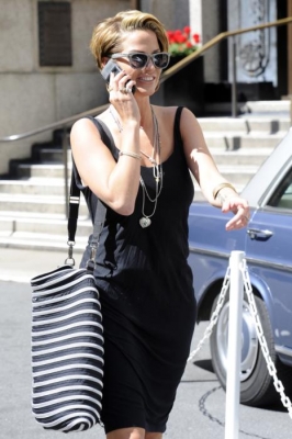 Sarah_Harding_leaving_a_hotel_in_London_24_07_11_28829.jpg