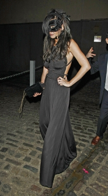 Sarah_Harding_leaving_Gilgamesh_03_04_11_281129.jpg