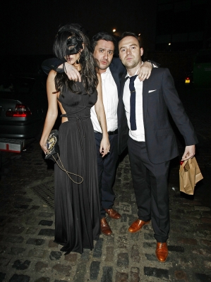 Sarah_Harding_leaving_Gilgamesh_03_04_11_281329.jpg