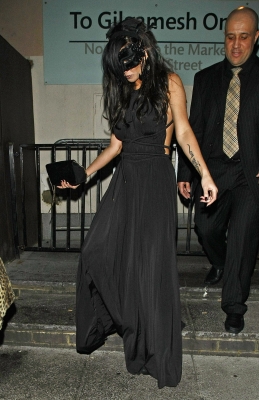 Sarah_Harding_leaving_Gilgamesh_03_04_11_28829.jpg