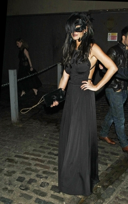 Sarah_Harding_leaving_Gilgamesh_03_04_11_28929.jpg