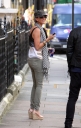 Sarah_Harding_leaving_her_managements_office_12_09_11_284229.jpg