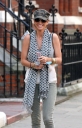 Sarah_Harding_leaving_her_managements_office_12_09_11_284429.jpg