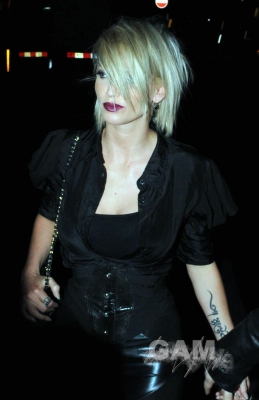 Sarah_Harding_leaving_Mahiki_08_02_11_28929.jpg