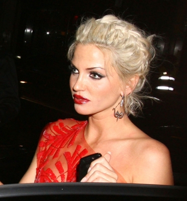Sarah_Harding_leaving_the_BAFTA_2011_after-party_14_02_11_282829.jpg