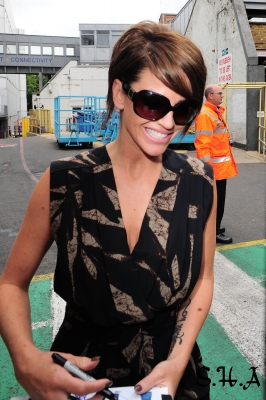 Sarah_Harding_leaving_This_Morning_17_05_11_281129.jpg