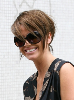 Sarah_Harding_leaving_This_Morning_17_05_11_281329.jpg