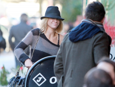 Sarah_Harding_out_and_about_in_London_22_12_11_281829.jpg
