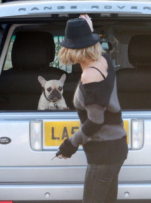 Sarah_Harding_out_and_about_in_London_22_12_11_283729.JPG