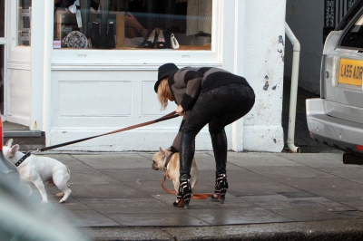 Sarah_Harding_out_and_about_in_London_22_12_11_284029.JPG