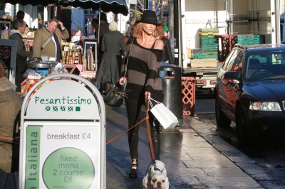Sarah_Harding_out_and_about_in_London_22_12_11_284729.JPG