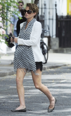 Sarah_Harding_out_and_about_in_London_30_06_11_28229.jpg