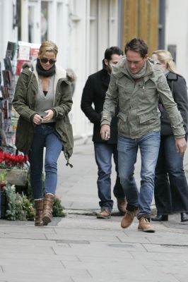 Sarah_Harding_out_in_Primrose_Hill_15_12_11_281329.JPG