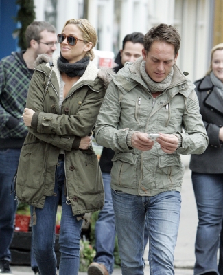 Sarah_Harding_out_in_Primrose_Hill_15_12_11_281829.JPG