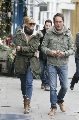 Sarah_Harding_out_in_Primrose_Hill_15_12_11_282129.JPG