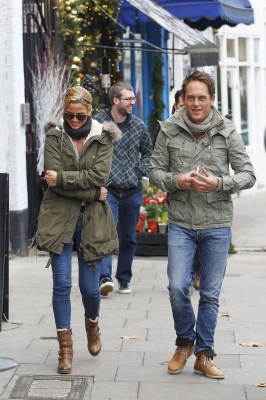 Sarah_Harding_out_in_Primrose_Hill_15_12_11_282429.JPG