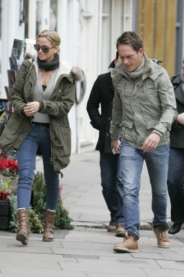 Sarah_Harding_out_in_Primrose_Hill_15_12_11_282929.JPG
