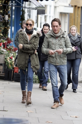 Sarah_Harding_out_in_Primrose_Hill_15_12_11_284229.JPG