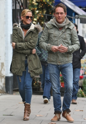 Sarah_Harding_out_in_Primrose_Hill_15_12_11_285629.jpg