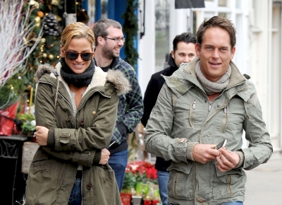 Sarah_Harding_out_in_Primrose_Hill_15_12_11_287029.JPG