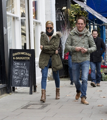 Sarah_Harding_out_in_Primrose_Hill_15_12_11_28729.JPG