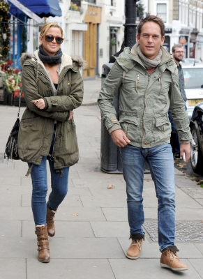Sarah_Harding_out_in_Primrose_Hill_15_12_11_287329.JPG
