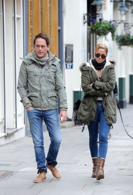 Sarah_Harding_out_in_Primrose_Hill_15_12_11_287929.JPG
