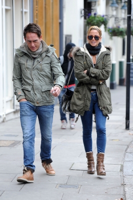 Sarah_Harding_out_in_Primrose_Hill_15_12_11_288429.JPG