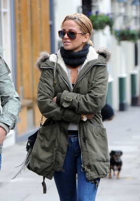 Sarah_Harding_out_in_Primrose_Hill_15_12_11_288729.JPG