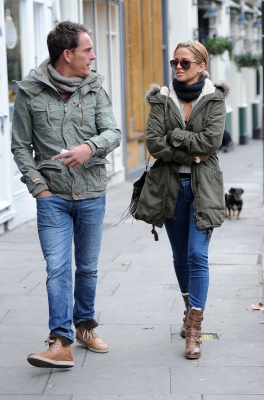 Sarah_Harding_out_in_Primrose_Hill_15_12_11_288829.JPG