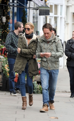 Sarah_Harding_out_in_Primrose_Hill_15_12_11_289029.JPG