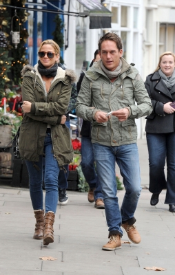 Sarah_Harding_out_in_Primrose_Hill_15_12_11_289129.JPG