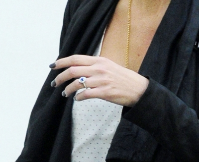Sarah_Harding_out_in_Primrose_Hill2C_London_26_05_11_281129.jpg
