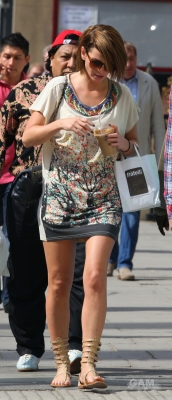 Sarah_Harding_out_on_the_Kings_Road_02_06_11_281129.jpg