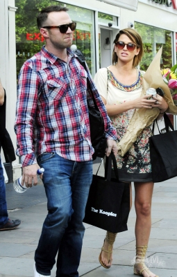 Sarah_Harding_out_on_the_Kings_Road_02_06_11_281929.jpg
