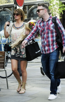 Sarah_Harding_out_on_the_Kings_Road_02_06_11_282029.jpg
