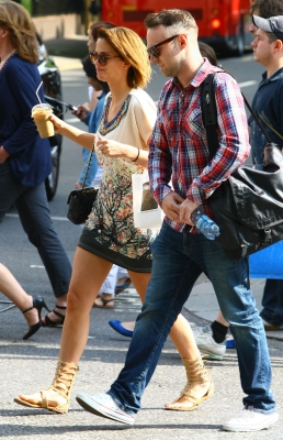 Sarah_Harding_out_on_the_Kings_Road_02_06_11_282829.jpg