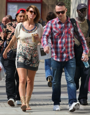 Sarah_Harding_out_on_the_Kings_Road_02_06_11_283629.jpg