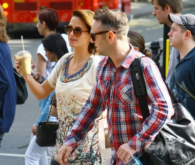 Sarah_Harding_out_on_the_Kings_Road_02_06_11_28429.jpg
