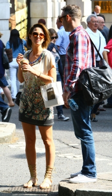 Sarah_Harding_out_on_the_Kings_Road_02_06_11_284929.jpg
