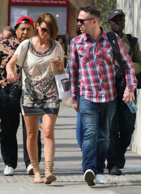 Sarah_Harding_out_on_the_Kings_Road_02_06_11_285229.jpg