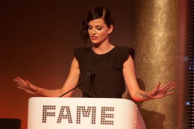 Sarah_Harding_presenting_at_Sky_Fame_Awards_03_03_11_28329.jpg