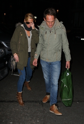 Sarah_Harding_shopping_at_Harrods_15_12_11_28229.jpg