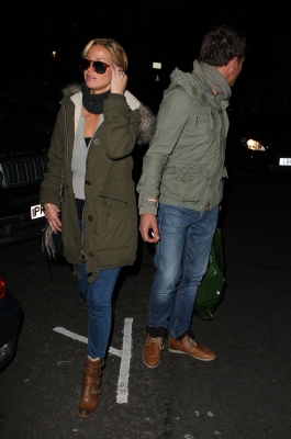 Sarah_Harding_shopping_at_Harrods_15_12_11_28329.jpg