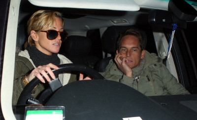 Sarah_Harding_shopping_at_Harrods_15_12_11_28929.jpg