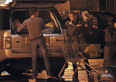 Sarah_Harding_shopping_at_Marks___Spencer_14_12_11_281129.jpg