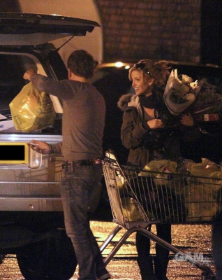Sarah_Harding_shopping_at_Marks___Spencer_14_12_11_28229.jpg