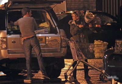Sarah_Harding_shopping_at_Marks___Spencer_14_12_11_28829.jpg