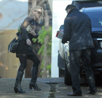Sarah_Harding_spotted_leaving_her_mother_s_home_07_12_11_281229.jpg