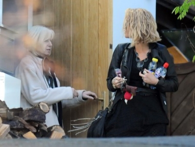 Sarah_Harding_spotted_leaving_her_mother_s_home_07_12_11_281529.jpg